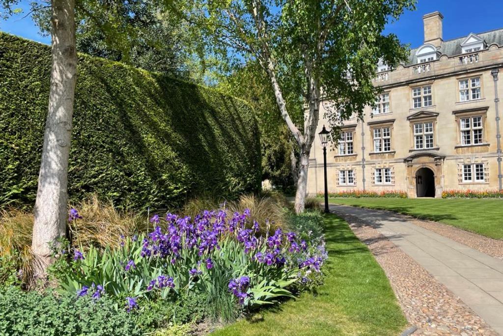 Cambridgeshire - Tour of Christ's College Gardens